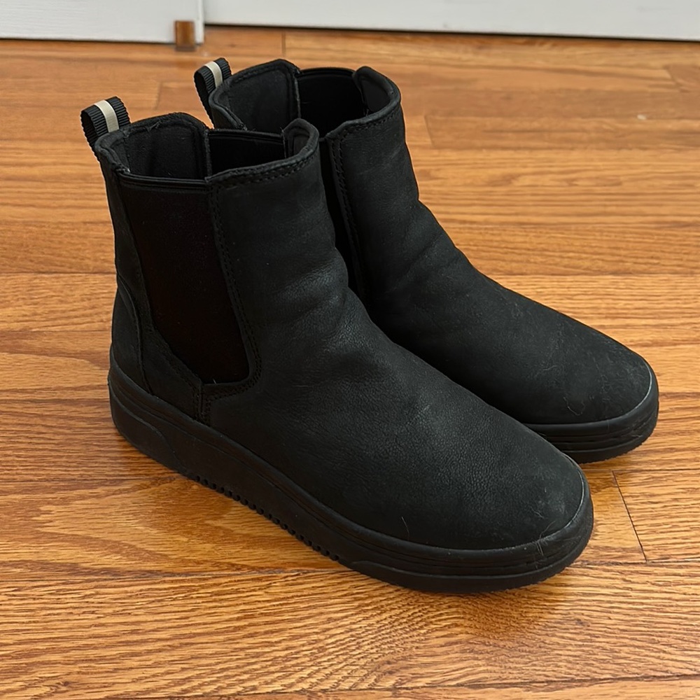 Women’s boots size 6.5